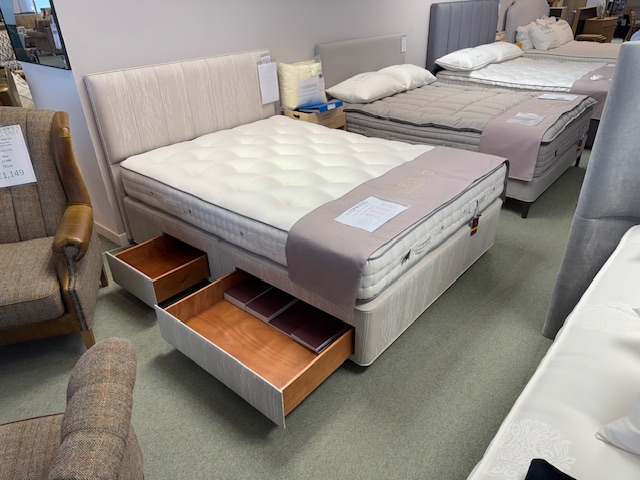 150cm King Size 2+2 drawer divan set with dual tension mattress (Soft & Medium)